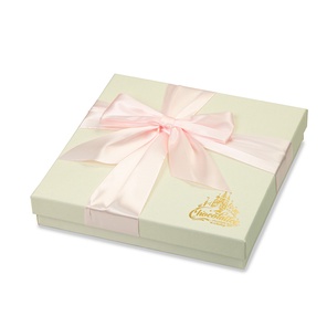 Коробка крышка/дно (каширование, тиснение, бант) размер 20х20х4